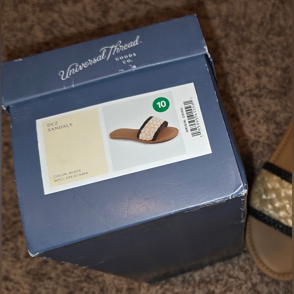 Universal Thread Black and Cream Sandals